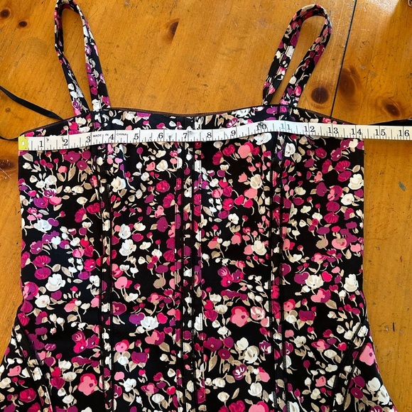 White House Black Market Corset Floral Top. - Picture 10 of 15